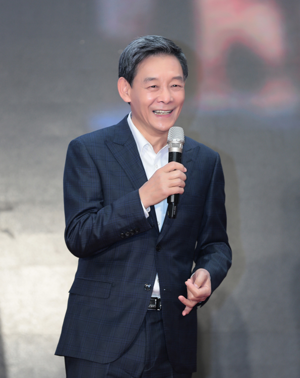 李光复亮相《正阳门下小女人》发布会 演绎老北京