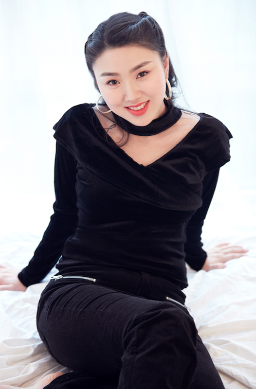 作为一名一直活跃在大家视线中的女歌手,肖洋也带给了大家许多的感