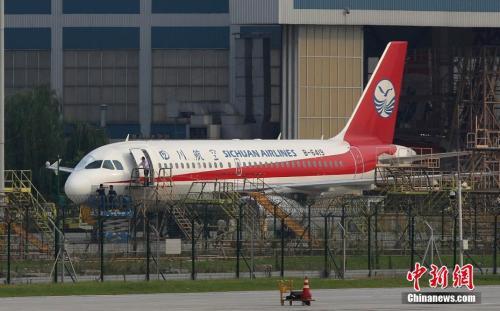 5月14日,四川航空公司3u8633航班执行重庆-拉萨航班任务,在成都区域