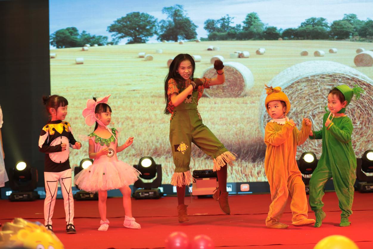 圣诞节舞台剧《寻找圣诞老人》展演