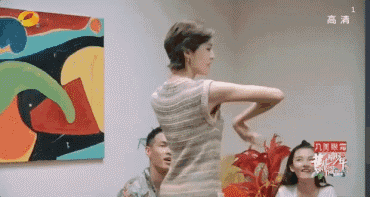 族的传统节日西迁节(农历4月18)时,还发过身穿民族服饰的骑马射箭照