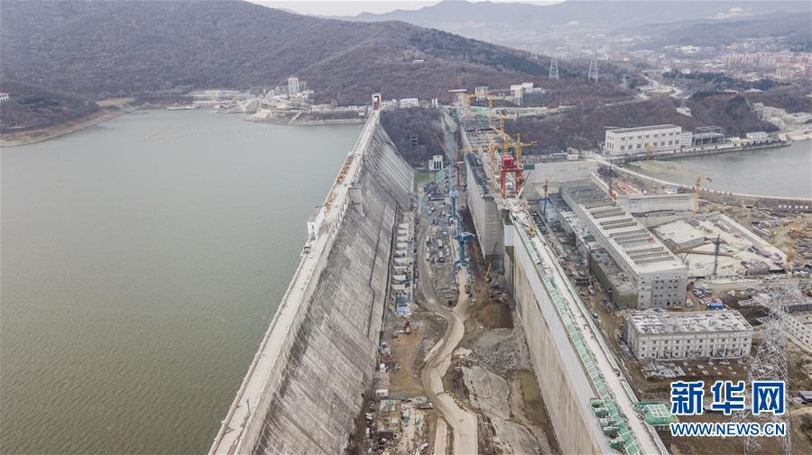 吉林丰满水电站原大坝已开始拆除