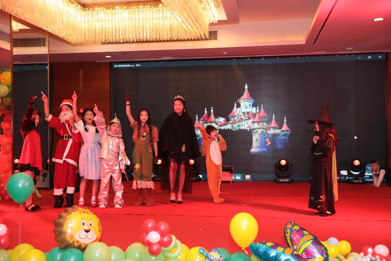 圣诞节舞台剧《寻找圣诞老人》展演