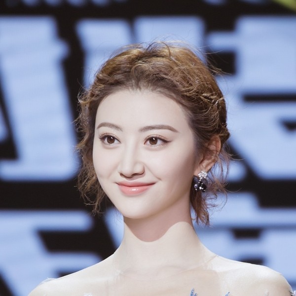 跨年晚会赵丽颖编发美出新高度 赵丽颖的这些