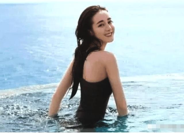 迪丽热巴关晓彤和杨超越等女星换上泳衣居然都不如杨幂
