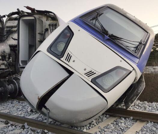 韩国高铁发生脱轨事故致至少14伤 原因正在调查中