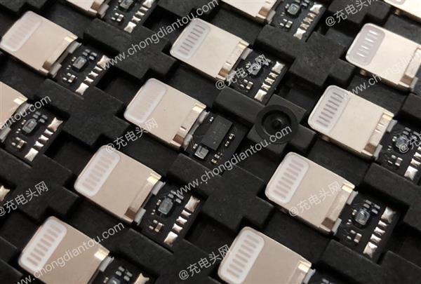 苹果原装c91 lightning端子谍照,集成度非常高