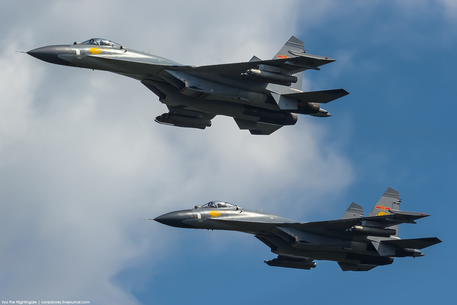 太帅了!俄罗斯摄影师镜头里中国参加演习战机