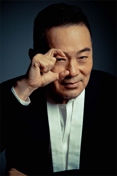 近日,热播剧《都挺好》中蒙总的扮演者张晨光曝光一组写真大片,白色