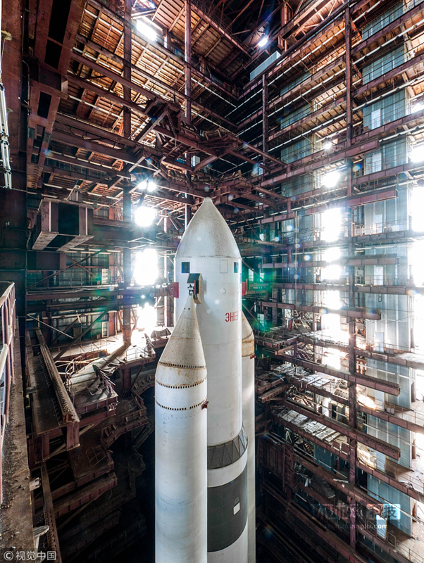 mirebs在哈萨克斯坦一处废弃基地中见到了前苏联建造的超重型火箭