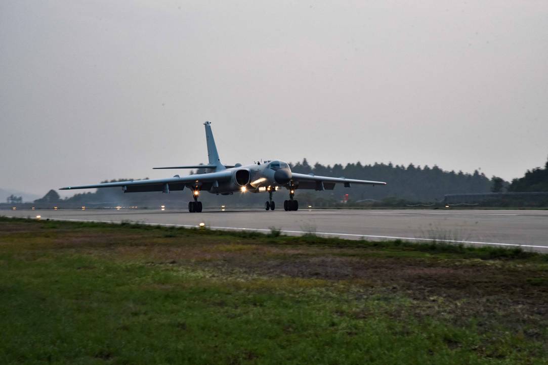 轰6轰炸机最帅正面照曝光