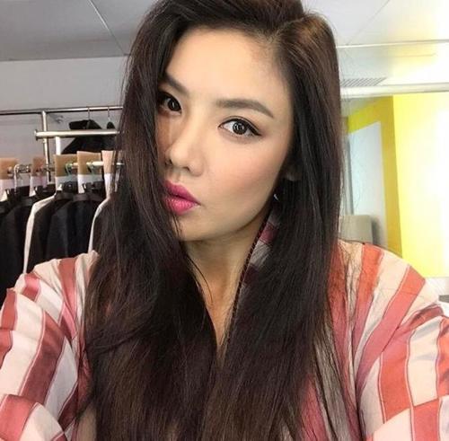 继刘诗诗生子后,又一女明星升级为宝妈,不愧是好事成双