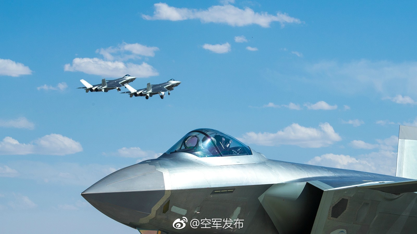空军晒主力战机庆祝成立68周年