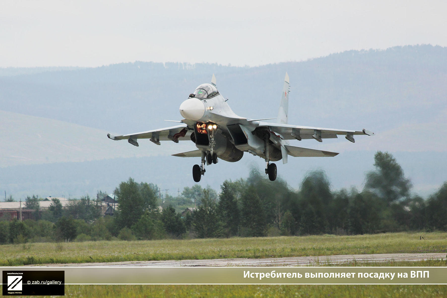 苏-30SM战斗机座舱照曝光 航电系统一览无余