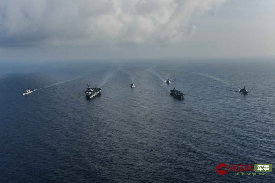 日本最大军舰跟着美军航母"巡航"南海