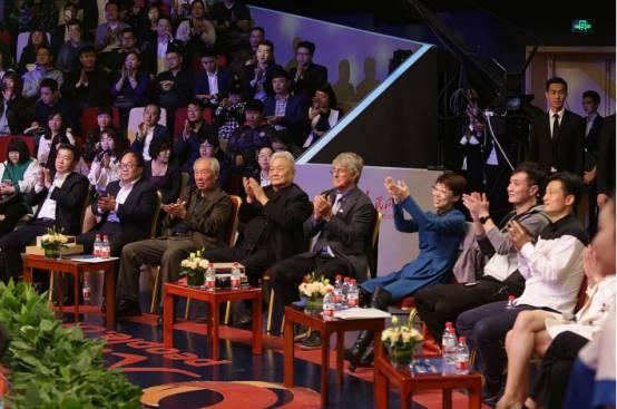 米卢现身2018年FIFA世界杯官方纪念大全人民