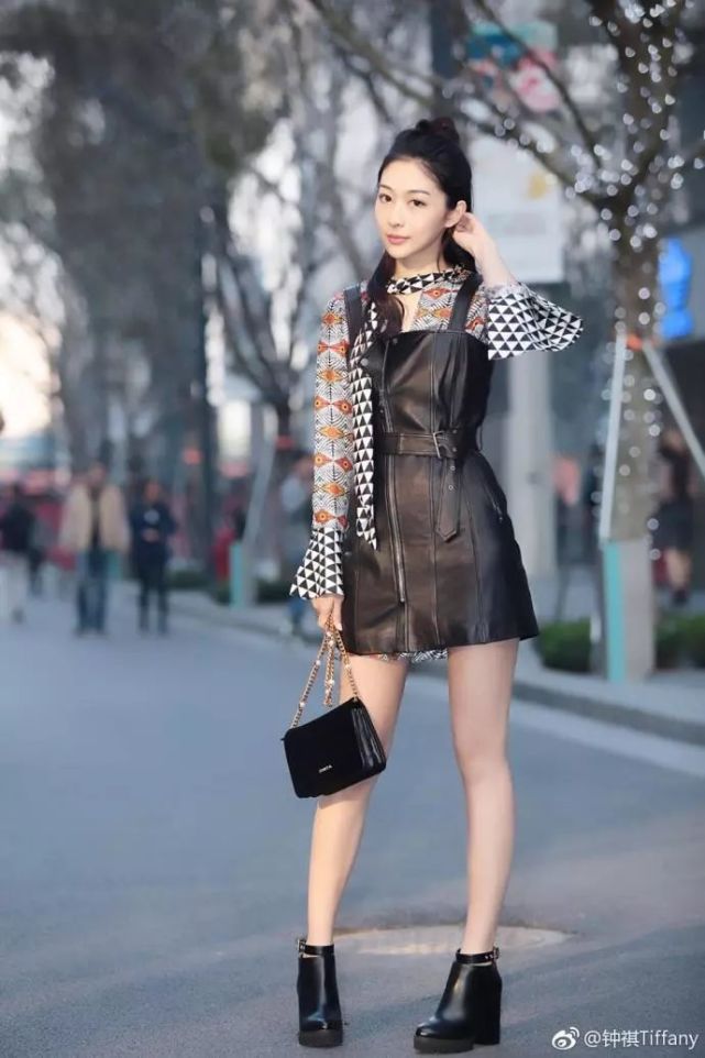 90后高智商少女钟祺 巴黎5场大牌时装展都邀请了她