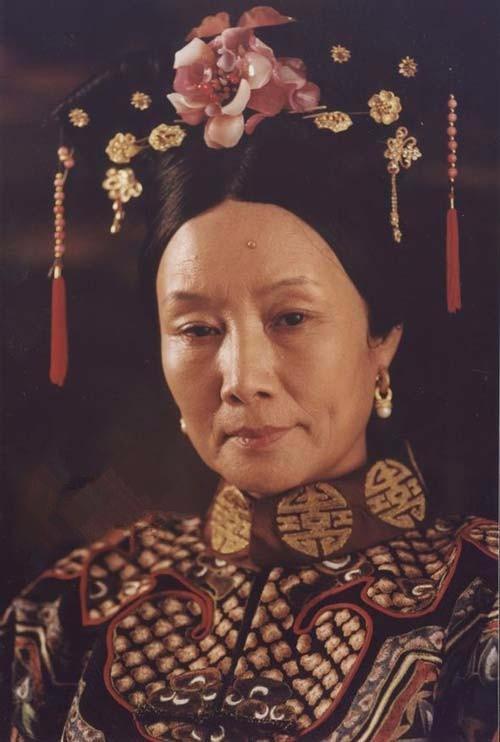 她丈夫是《西游记》镇元大仙,她也是国家一级演员,女儿还是大校