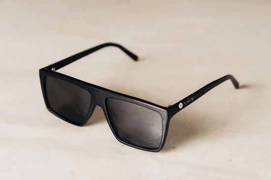 另类眼镜可将屏幕变黑 iPhone X系列暂除外