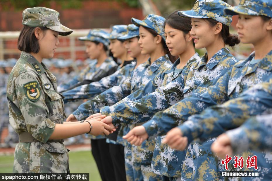南京艺术学院新生军训颜值刷爆