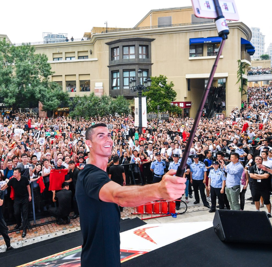 c罗今夏中国行吸引万众目光