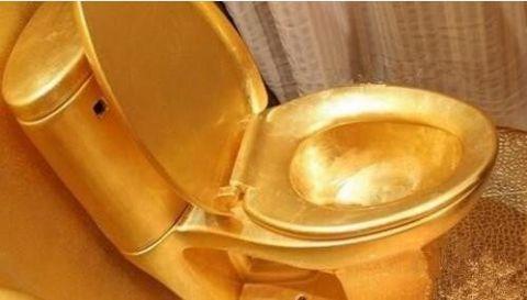 国际上最怪异的黄金作品,22k纯金厕纸金光闪闪!