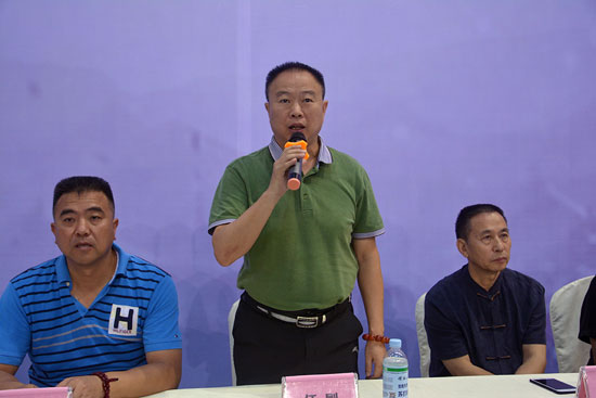 四川省武术运动管理中心主任任刚先生 宣布大会开幕