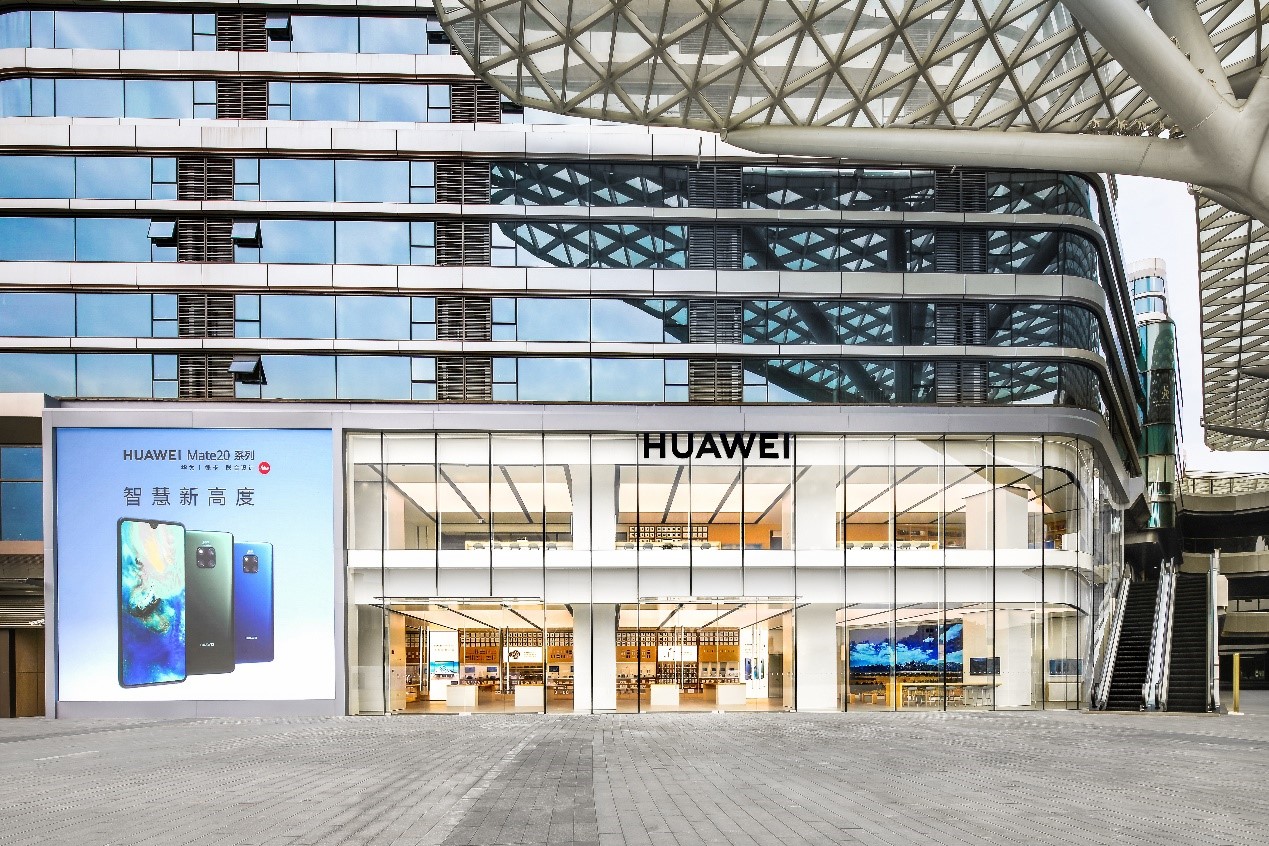 上海首家华为智能生活馆试营业 打造全新购物体验