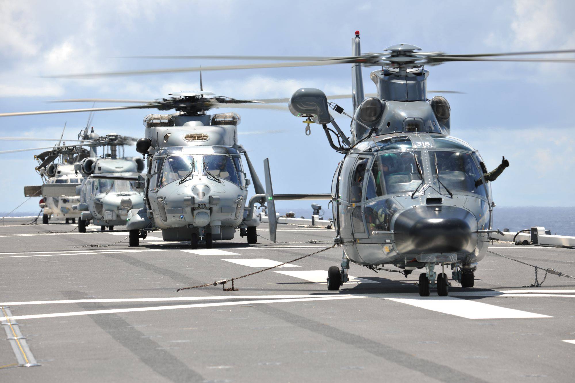 日本法国组成双航母编队在印度洋大搞军演