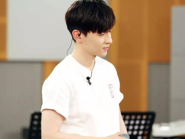 邓伦在戏中吃蜈蚣,活蹦乱跳很逼真,剧组称是真