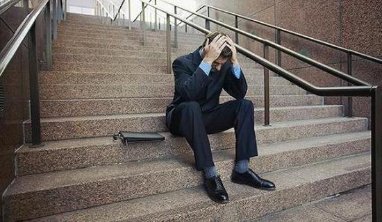 一家大型券商华中地区某营业部投行人士张华(化名)近期正考虑离职.