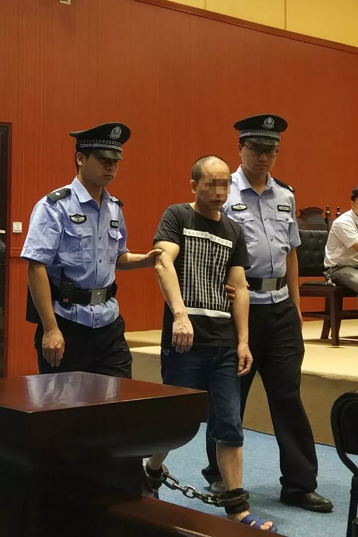 男子和情人开房亲热 凌晨5点趁对方熟睡将其捅死