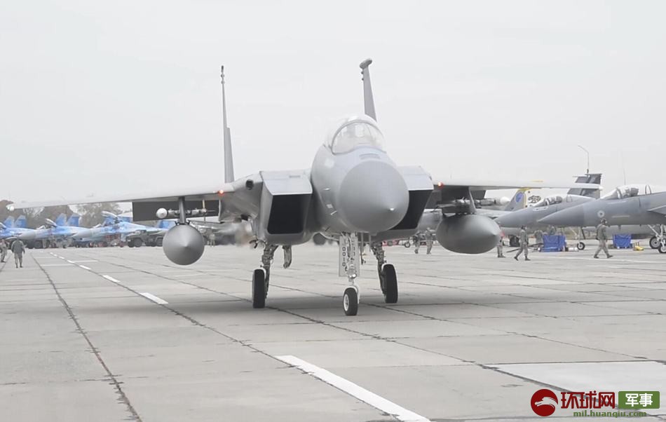 乌克兰苏27战机坠毁 飞行员和后座美军官阵亡