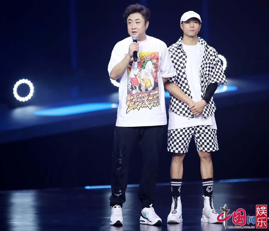 《新舞林大会》秦岚街舞新体验 乔杉不只是喜剧演员