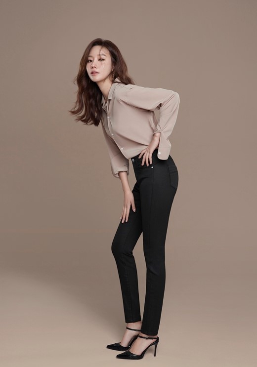 组图:韩女星金雅中秋冬时装照曝光 曾被传死亡公司否认