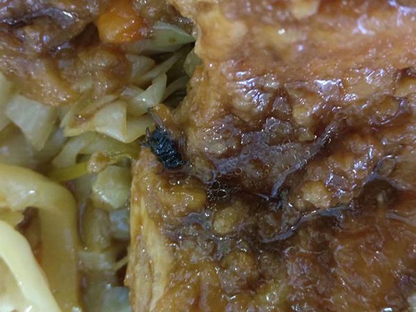 社会 新闻 正文 另有两名学生表示,他们均在食堂吃到过异物,面条里吃