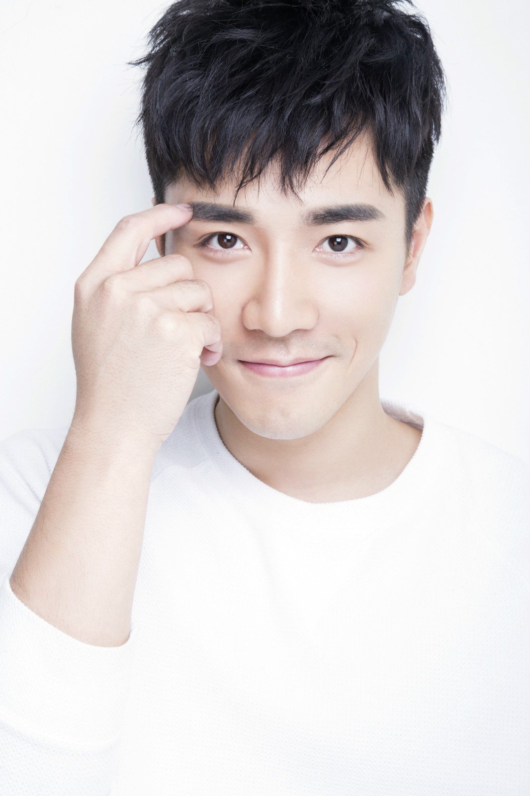 邓宁纯白写真 笑意融融温暖撩人