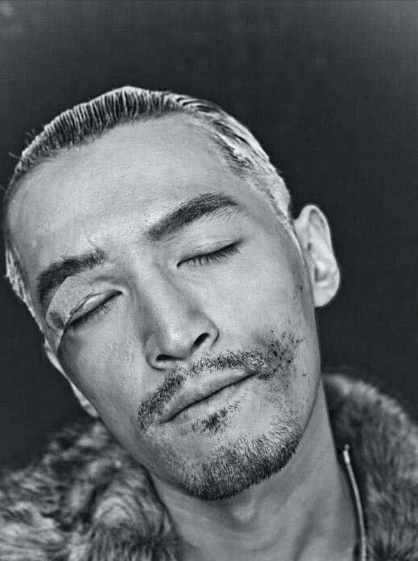 这五位明星身价上亿却烟不离手,文章芙蓉王于谦爱中华,她厉害了