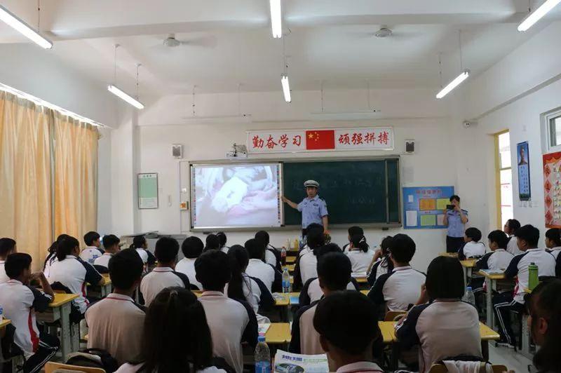 永清交警开展交通安全进校园活动