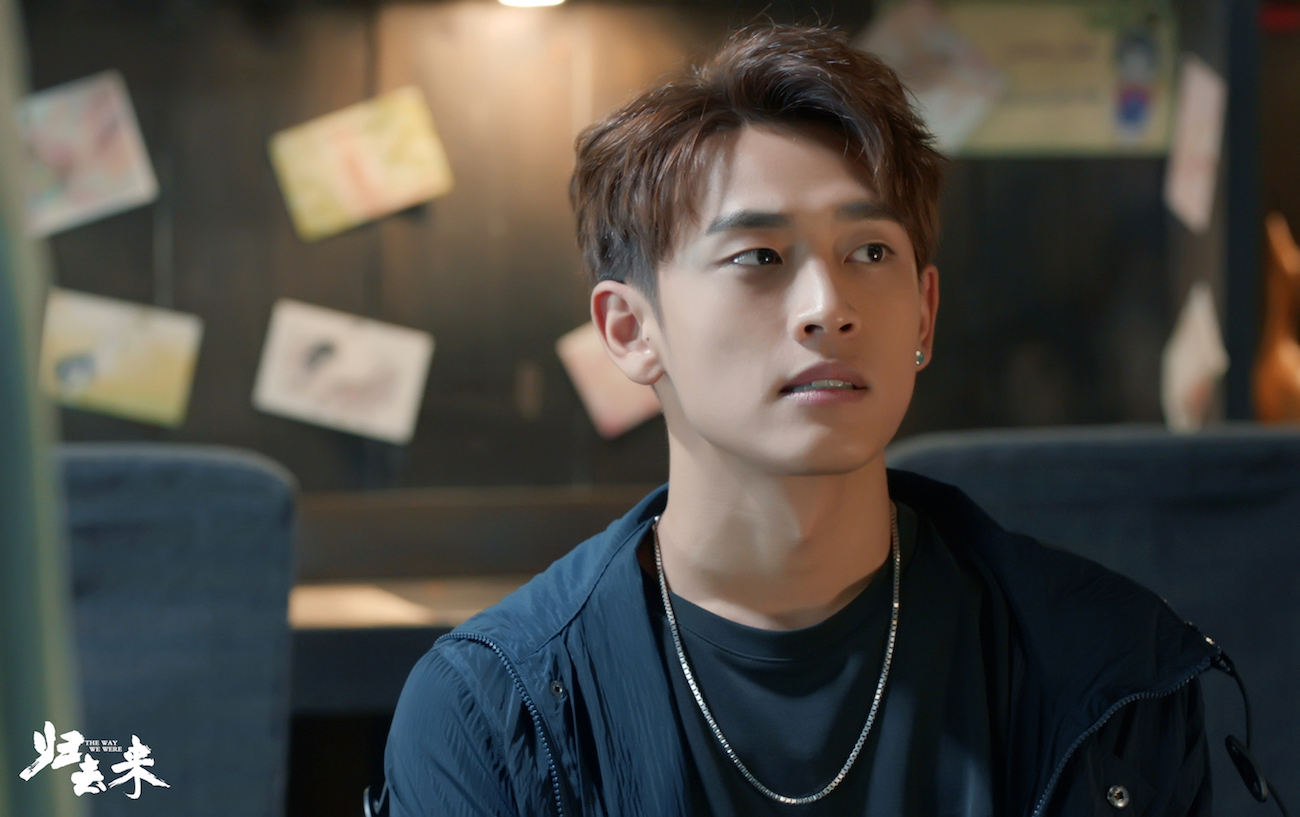 不断挣扎与蜕变的过程,从最初的年少轻狂玩世不恭到最后的成熟有担当