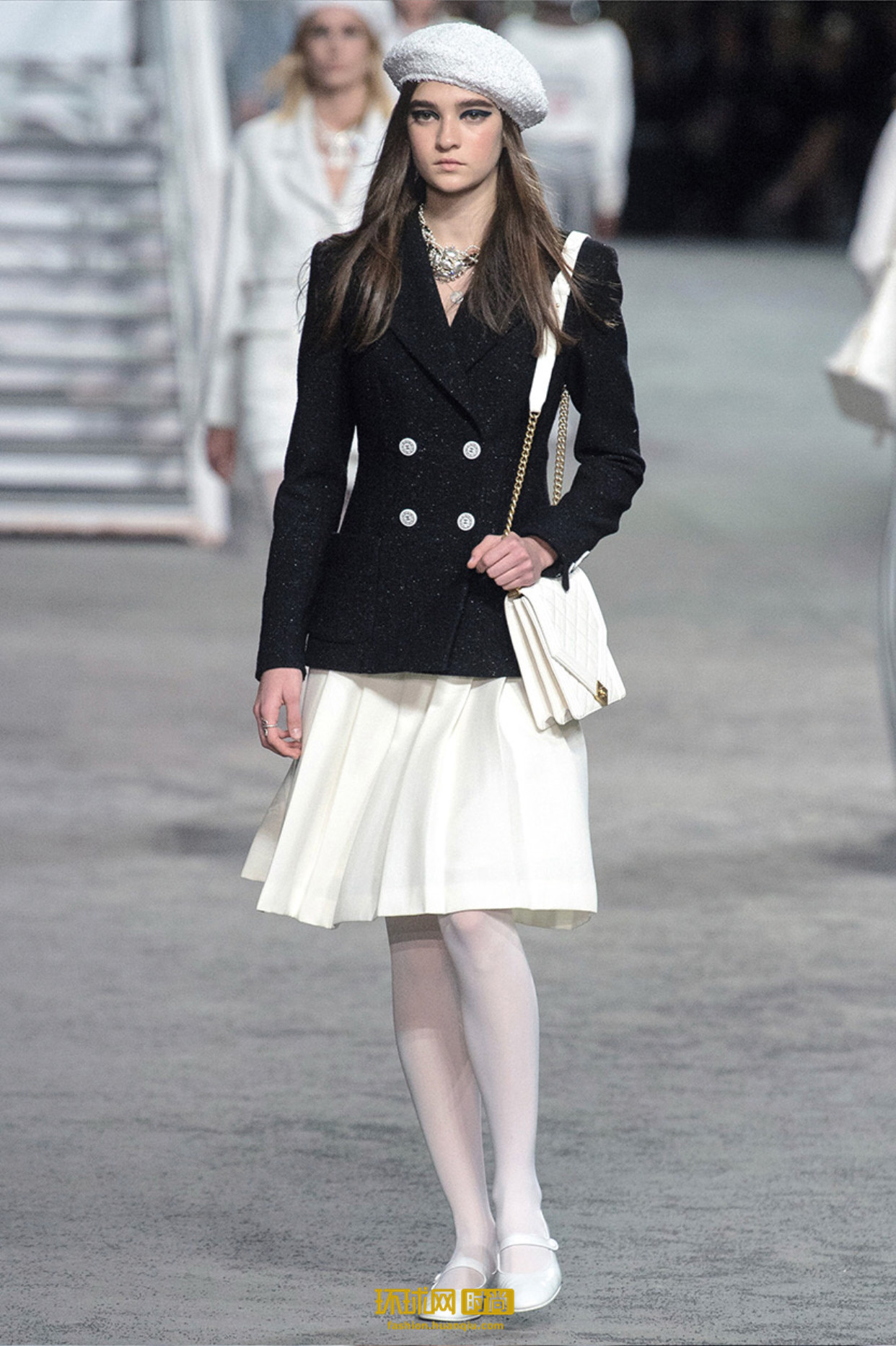 CHANEL发布2019早春度假系列,LA PAUSA号