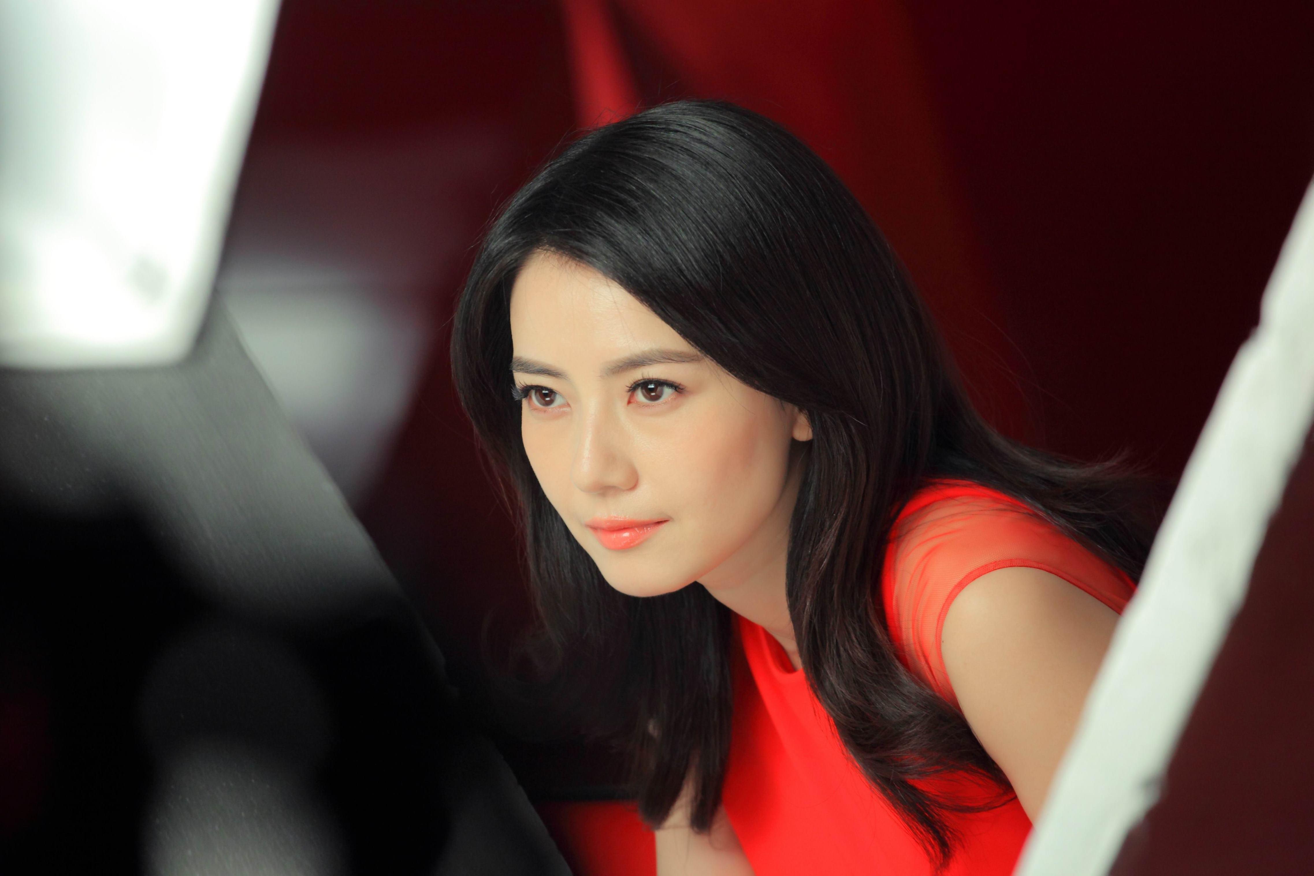 被称为国民女神的高圆圆,素颜陪婆婆共进晚餐,这颜值一言难尽!
