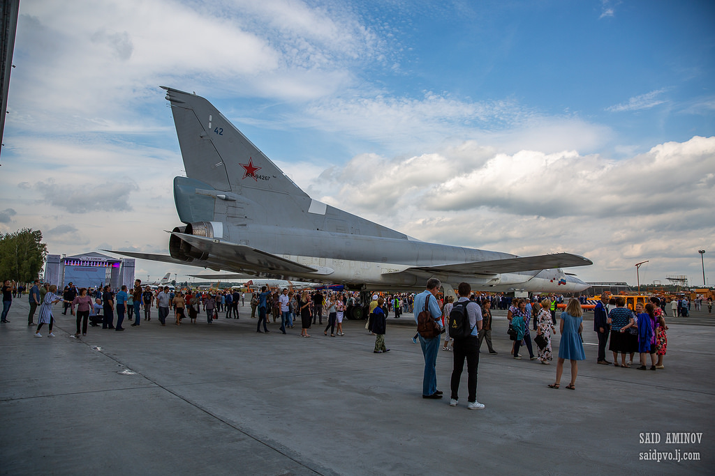 俄首架最新升级图22M3M战略轰炸机正式下线