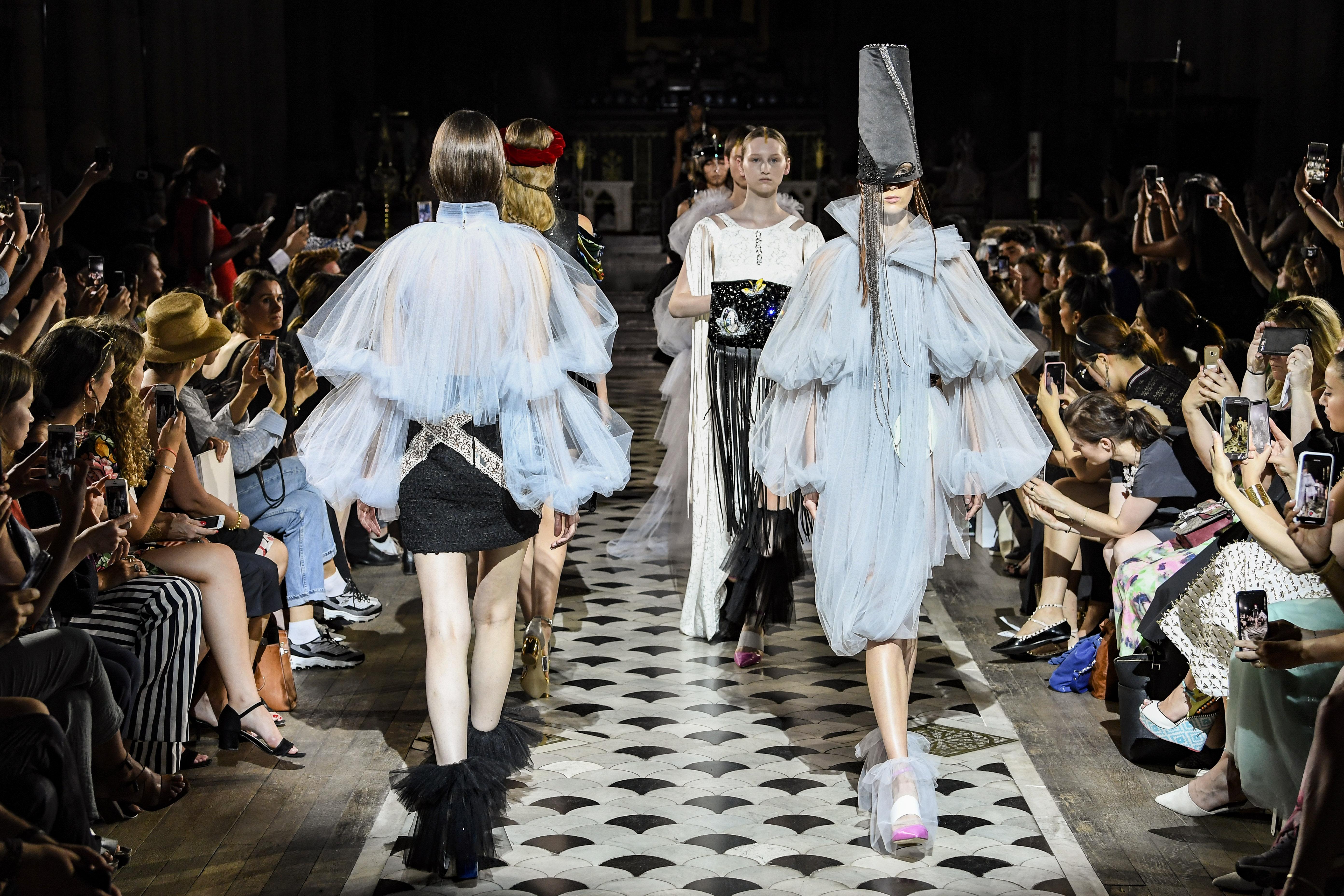 liuchao鎏朝第四次亮相2018秋冬巴黎高定时装周