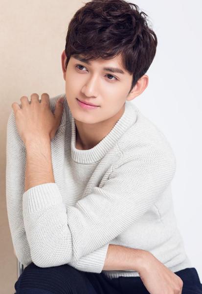 还记得出演《花千骨》的马可吗?早期出席活动的他真的好帅气!