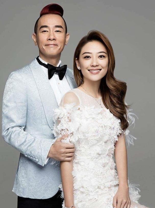 陈小春求婚视频曝光,双膝跪地,开口第1句话好