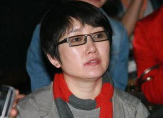 69岁王刚老婆近照曝光,原来他每天面对的是如此模样的女人