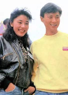 1994年,二人情感遭遇挫折,倪震移情陈法蓉.