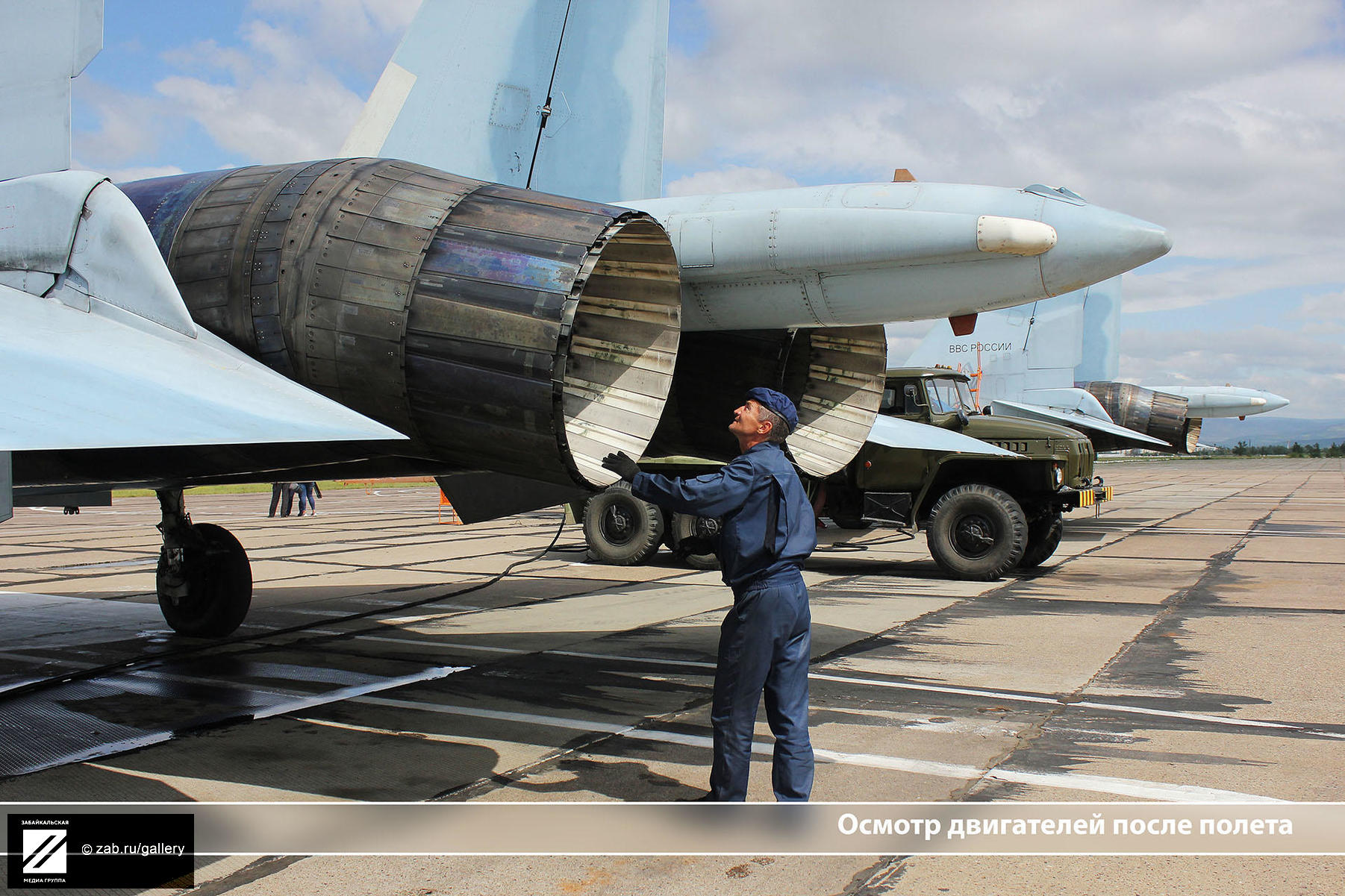 苏-30SM战斗机座舱照曝光 航电系统一览无余