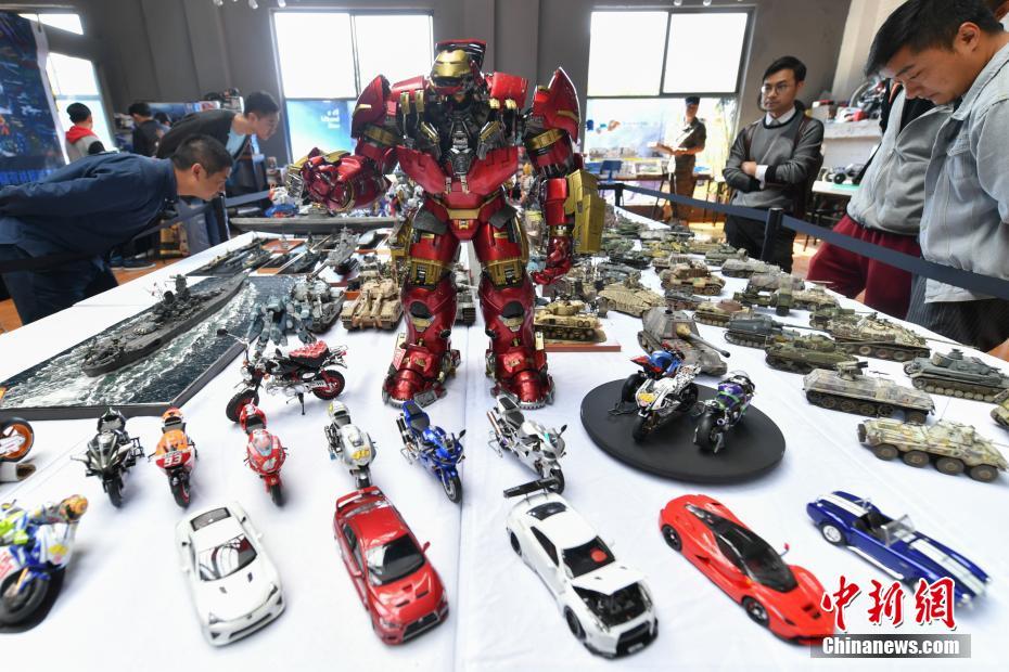 昆明举办模型爱好者嘉年华 精美模型纤毫毕现